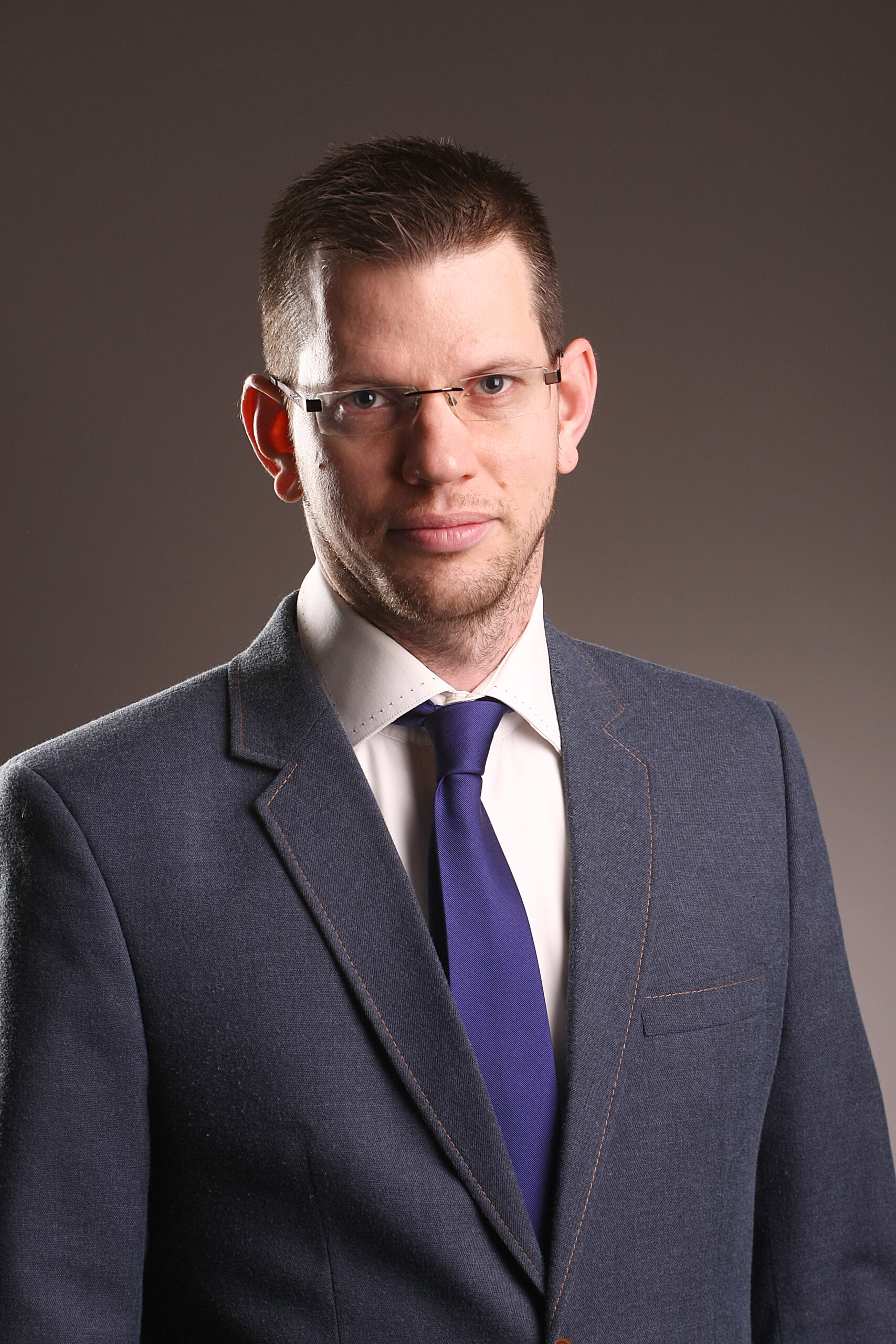 dr. K&aacute;d&aacute;r Kriszti&aacute;n CMC